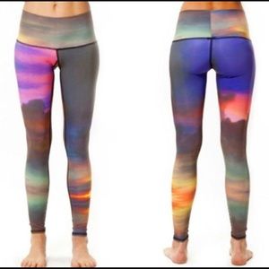 Teeki Sunset Hot Pant size M